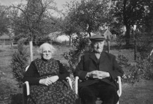 F01 Broer en zus Marinus en Stientje Bargeman ca 1965